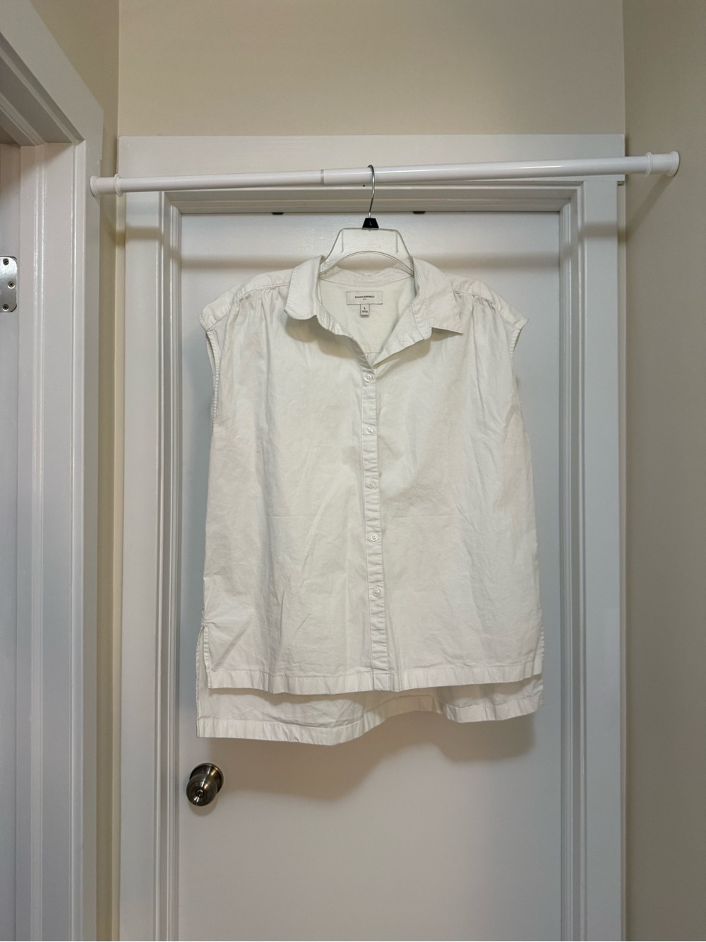 Banana Republic White Sleeveless Button-Front Shirt